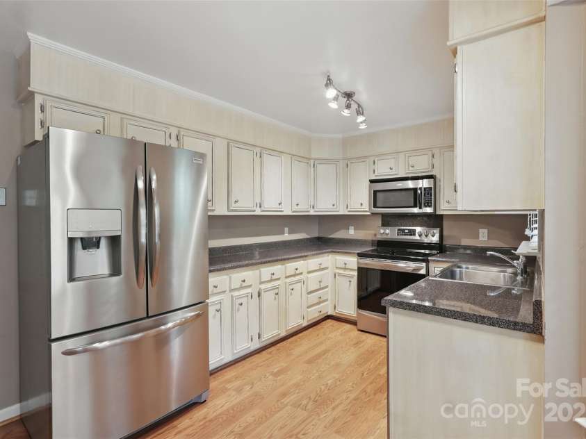 1517 Barden Road, Charlotte, NC 28226.  MLS# CAR4266638, YatesRealty ID 27825. 