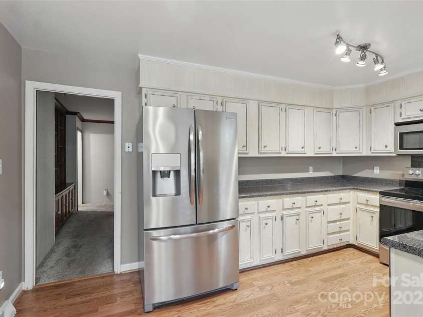 1517 Barden Road, Charlotte, NC 28226.  MLS# CAR4266638, YatesRealty ID 27825. 