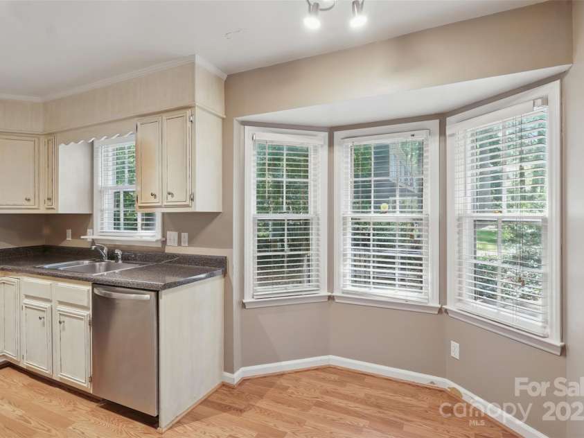 1517 Barden Road, Charlotte, NC 28226.  MLS# CAR4266638, YatesRealty ID 27825. 
