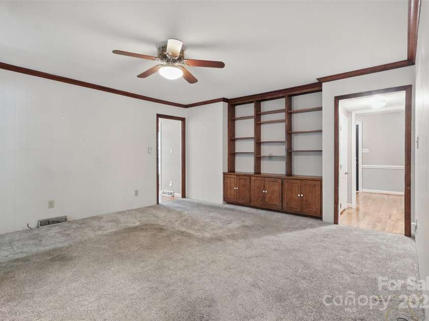 1517 Barden Road, Charlotte, NC 28226.  MLS# CAR4266638, YatesRealty ID 27825. 