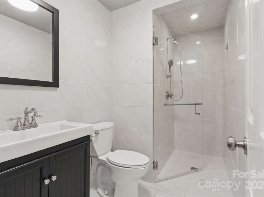 1517 Barden Road, Charlotte, NC 28226.  MLS# CAR4266638, YatesRealty ID 27825. 