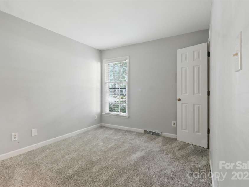1517 Barden Road, Charlotte, NC 28226.  MLS# CAR4266638, YatesRealty ID 27825. 