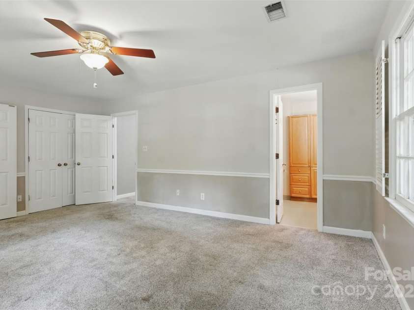 1517 Barden Road, Charlotte, NC 28226.  MLS# CAR4266638, YatesRealty ID 27825. 