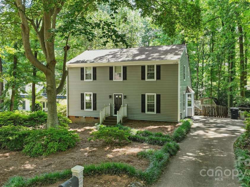 1517 Barden Road, Charlotte, NC 28226.  MLS# CAR4266638, YatesRealty ID 27825. 