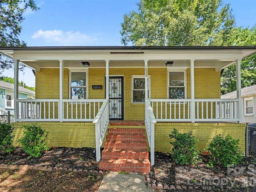 1820 Genesis Park Place, Charlotte, NC 28206.  MLS# CAR4387246, YatesRealty ID 27826. 