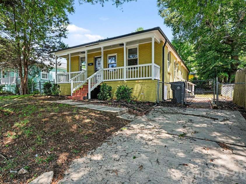 1820 Genesis Park Place, Charlotte, NC 28206.  MLS# CAR4387246, YatesRealty ID 27826. 