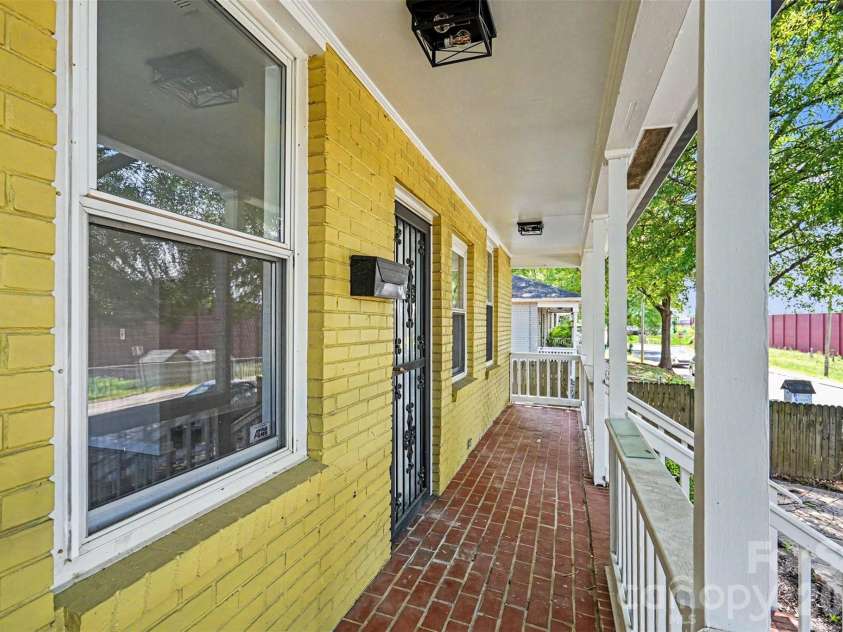 1820 Genesis Park Place, Charlotte, NC 28206.  MLS# CAR4387246, YatesRealty ID 27826. 