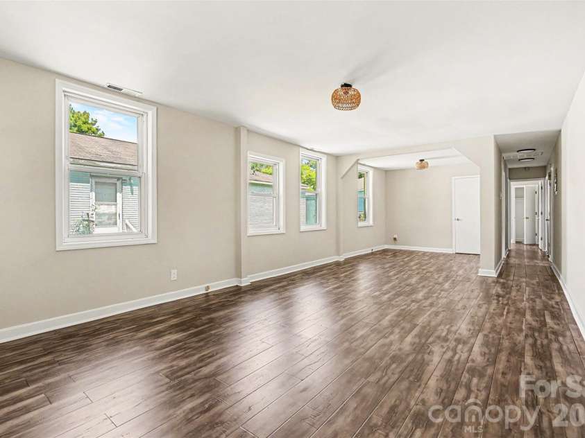 1820 Genesis Park Place, Charlotte, NC 28206.  MLS# CAR4387246, YatesRealty ID 27826. 