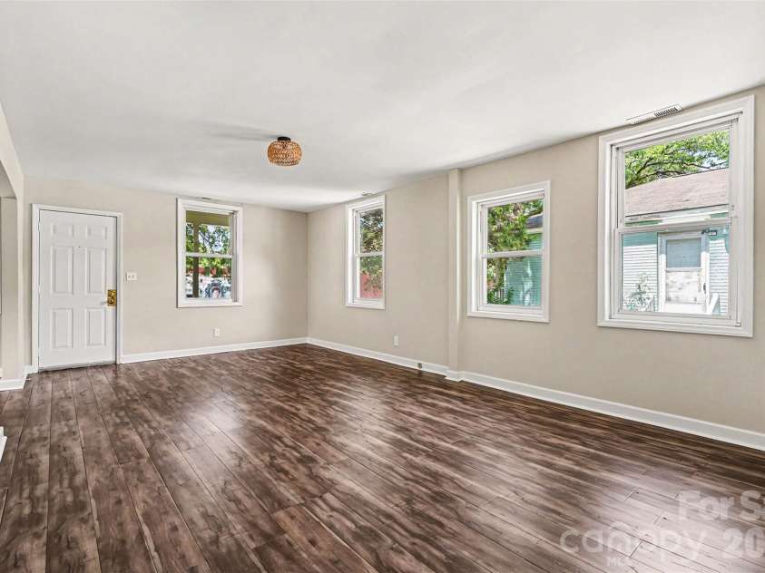 1820 Genesis Park Place, Charlotte, NC 28206.  MLS# CAR4387246, YatesRealty ID 27826. 