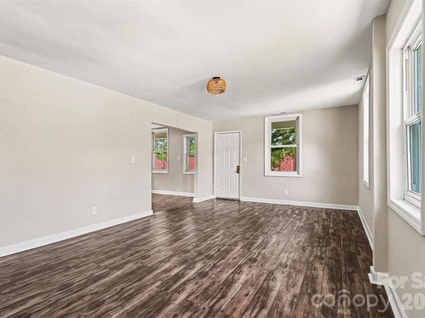 1820 Genesis Park Place, Charlotte, NC 28206.  MLS# CAR4387246, YatesRealty ID 27826. 
