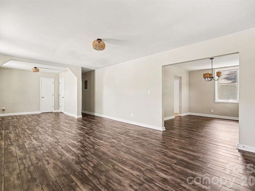 1820 Genesis Park Place, Charlotte, NC 28206.  MLS# CAR4387246, YatesRealty ID 27826. 