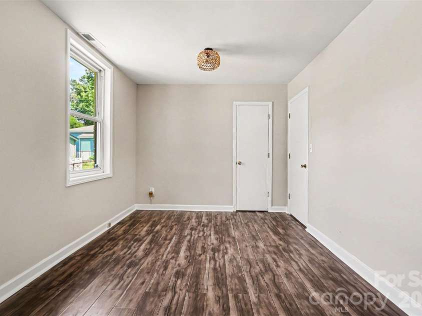 1820 Genesis Park Place, Charlotte, NC 28206.  MLS# CAR4387246, YatesRealty ID 27826. 