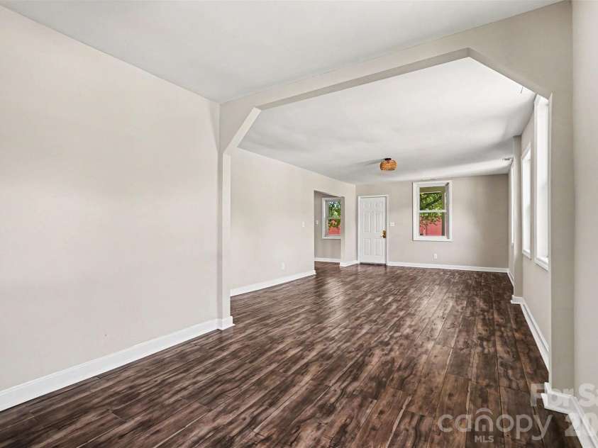 1820 Genesis Park Place, Charlotte, NC 28206.  MLS# CAR4387246, YatesRealty ID 27826. 