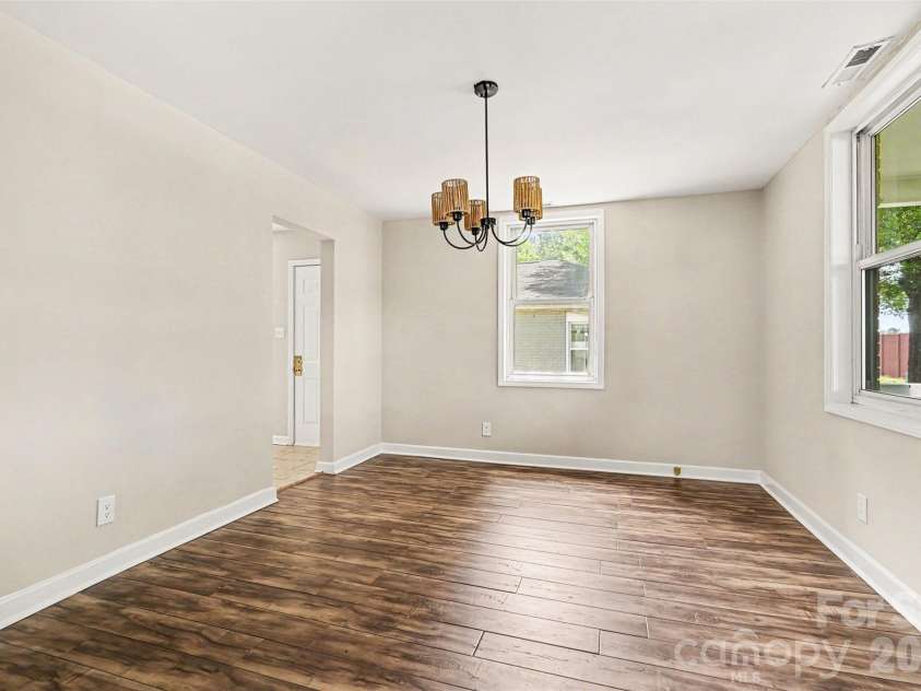 1820 Genesis Park Place, Charlotte, NC 28206.  MLS# CAR4387246, YatesRealty ID 27826. 