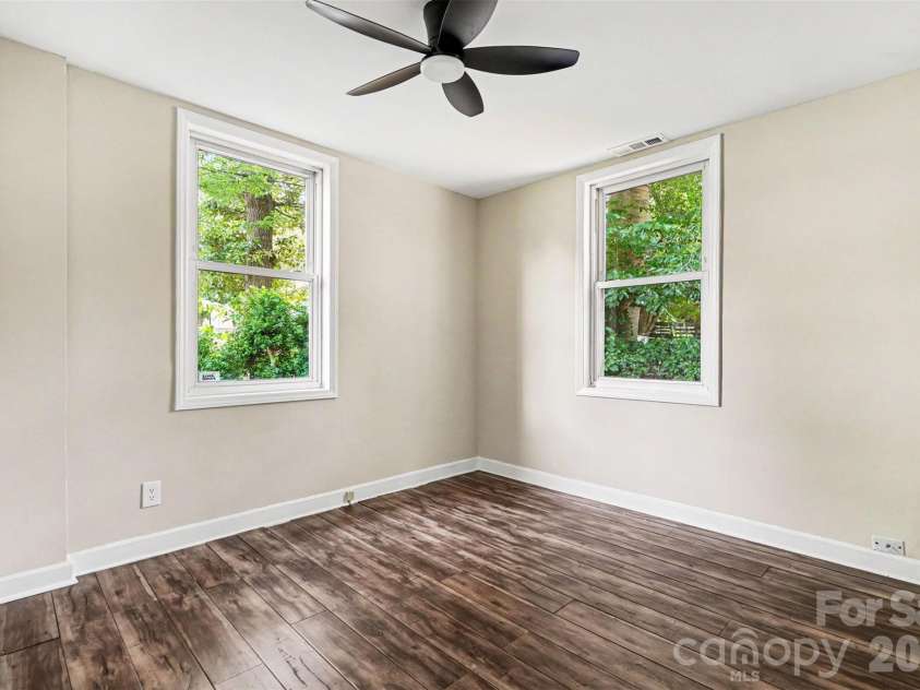 1820 Genesis Park Place, Charlotte, NC 28206.  MLS# CAR4387246, YatesRealty ID 27826. 