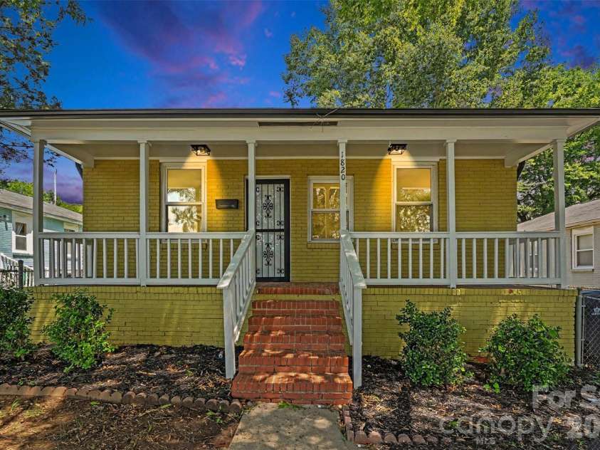 1820 Genesis Park Place, Charlotte, NC 28206.  MLS# CAR4387246, YatesRealty ID 27826. 