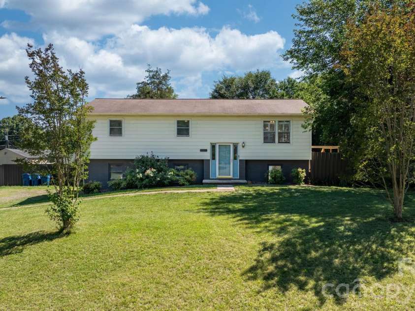 5208 Piedmont Circle, Conover, NC 28613.  MLS# CAR4363470, YatesRealty ID 27828. 