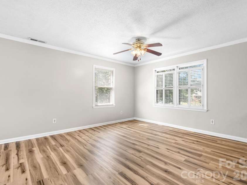 5208 Piedmont Circle, Conover, NC 28613.  MLS# CAR4363470, YatesRealty ID 27828. 