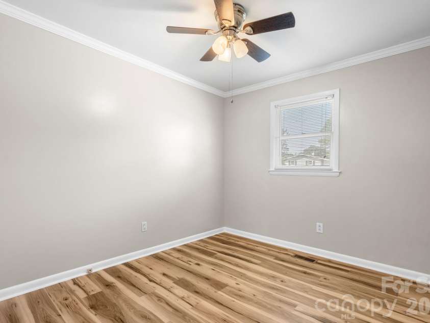 5208 Piedmont Circle, Conover, NC 28613.  MLS# CAR4363470, YatesRealty ID 27828. 