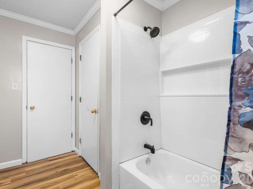 5208 Piedmont Circle, Conover, NC 28613.  MLS# CAR4363470, YatesRealty ID 27828. 