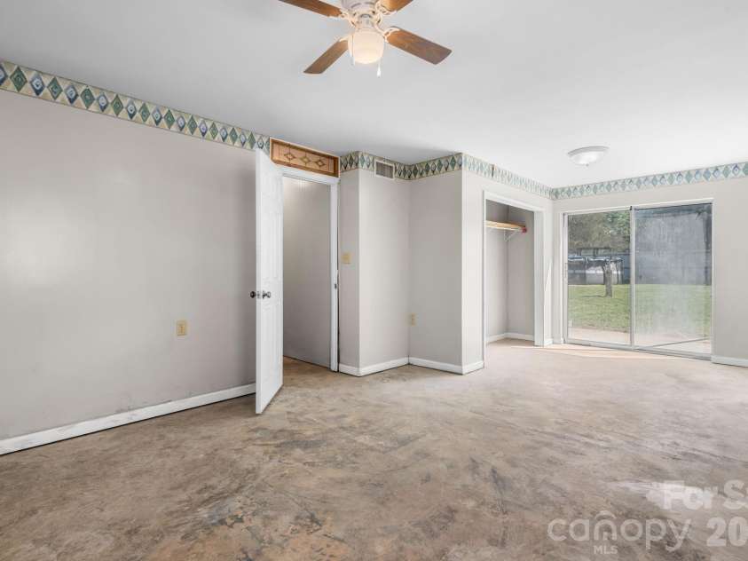 5208 Piedmont Circle, Conover, NC 28613.  MLS# CAR4363470, YatesRealty ID 27828. 