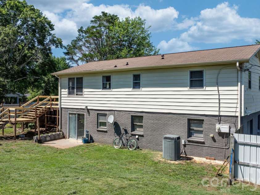 5208 Piedmont Circle, Conover, NC 28613.  MLS# CAR4363470, YatesRealty ID 27828. 
