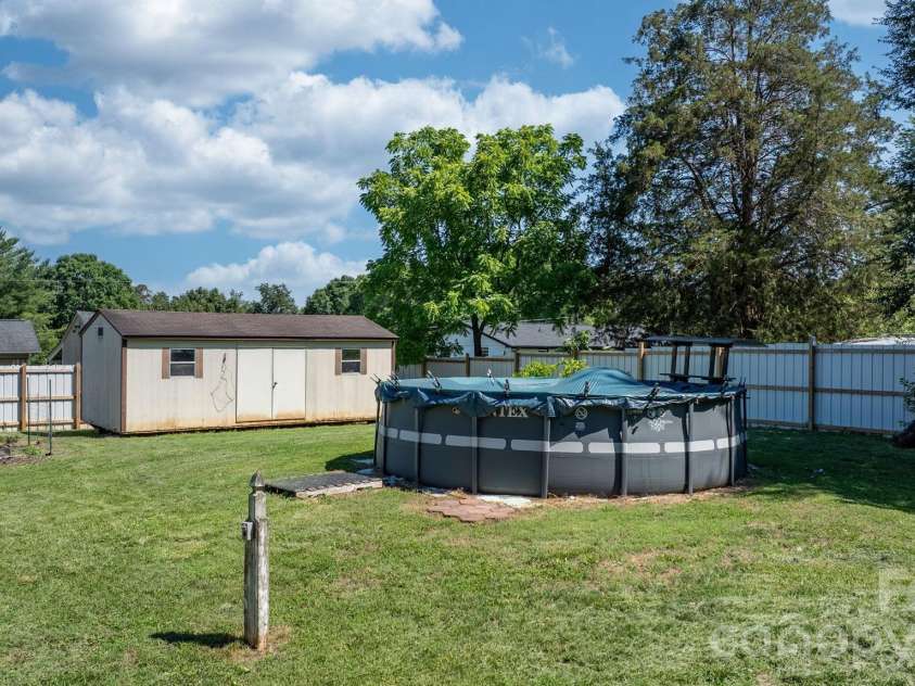 5208 Piedmont Circle, Conover, NC 28613.  MLS# CAR4363470, YatesRealty ID 27828. 