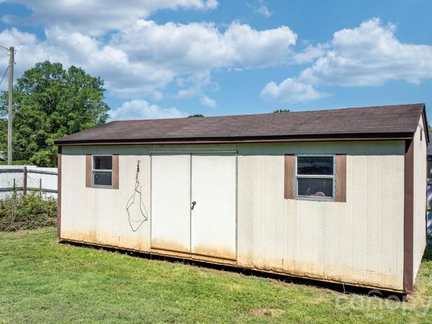 5208 Piedmont Circle, Conover, NC 28613.  MLS# CAR4363470, YatesRealty ID 27828. 