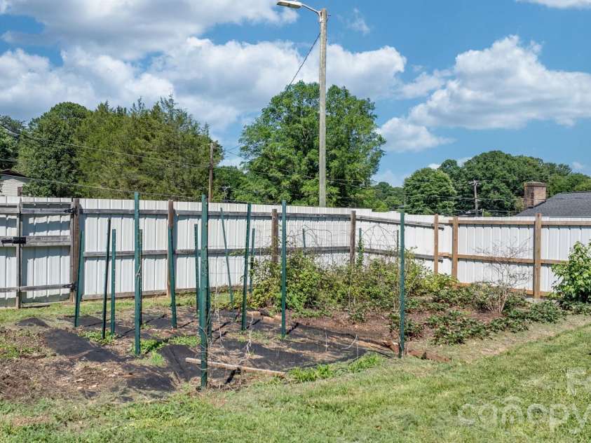 5208 Piedmont Circle, Conover, NC 28613.  MLS# CAR4363470, YatesRealty ID 27828. 