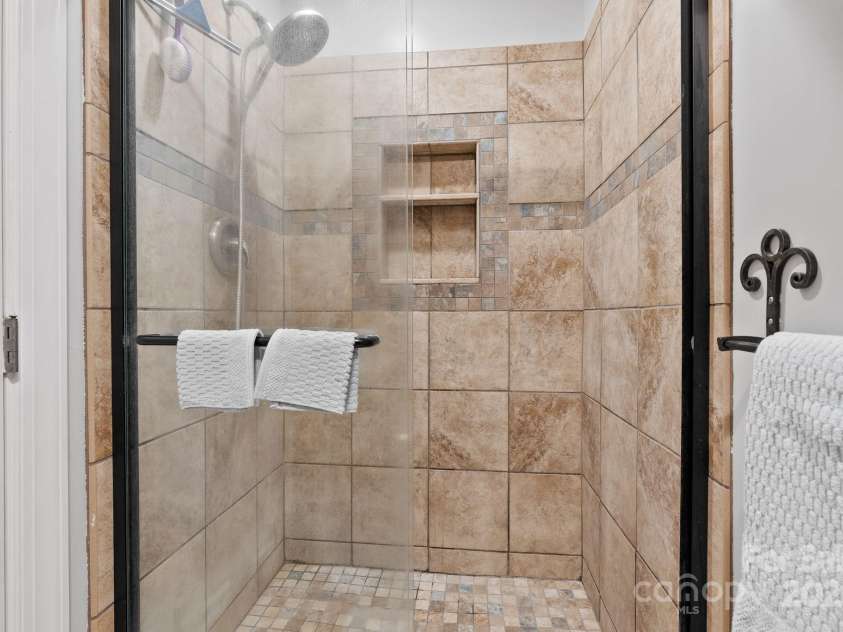 50 Pinerose Drive, Weaverville, NC 28787.  MLS# CAR4255853, YatesRealty ID 27829. Primary Ensuite Bathroom