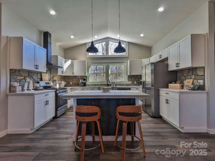 600 Pinewood Drive, Waynesville, NC 28786.  MLS# CAR4216551, YatesRealty ID 2783. 