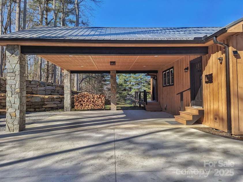 600 Pinewood Drive, Waynesville, NC 28786.  MLS# CAR4216551, YatesRealty ID 2783. 