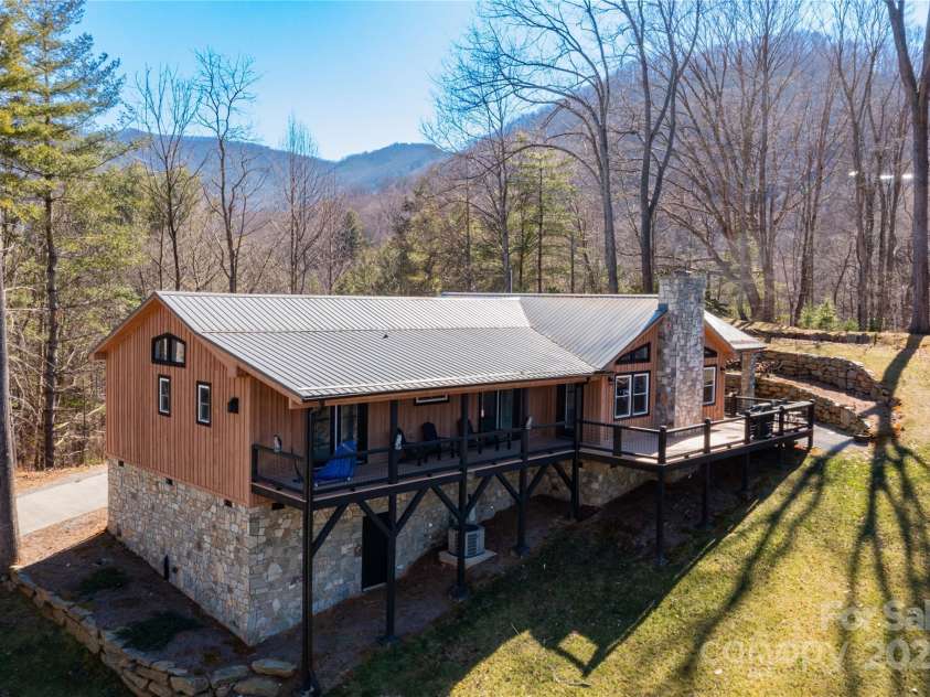 600 Pinewood Drive, Waynesville, NC 28786.  MLS# CAR4216551, YatesRealty ID 2783. 