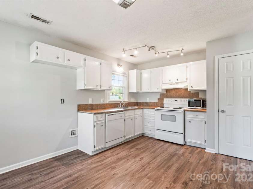 600 Piper Court, Wingate, NC 28174.  MLS# CAR4279597, YatesRealty ID 27830. 