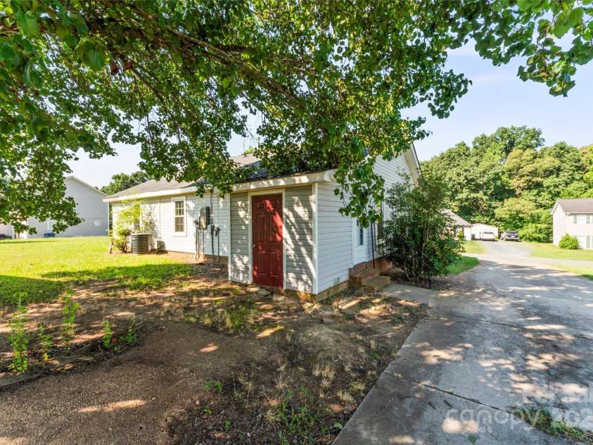 600 Piper Court, Wingate, NC 28174.  MLS# CAR4279597, YatesRealty ID 27830. 