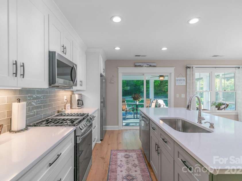 328 Ferrell Avenue, Belmont, NC 28012.  MLS# CAR4281465, YatesRealty ID 27832. Large island