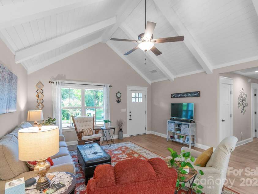 328 Ferrell Avenue, Belmont, NC 28012.  MLS# CAR4281465, YatesRealty ID 27832. Living room