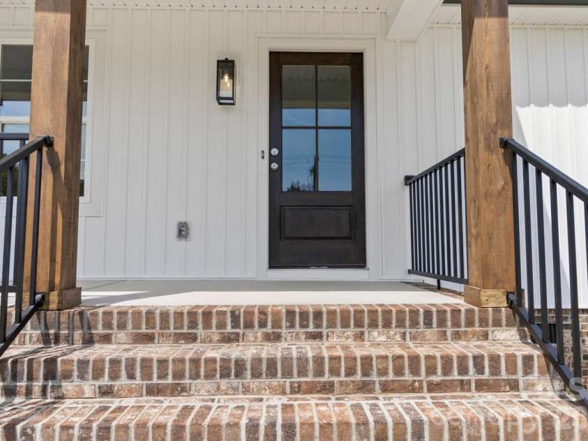 725 Alf Hoover Road, Lincolnton, NC 28092.  MLS# CAR4388411, YatesRealty ID 27833. 
