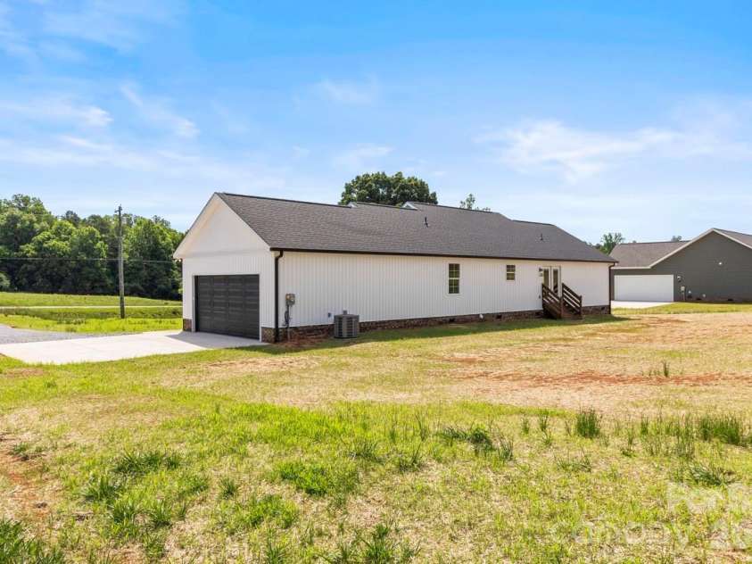 725 Alf Hoover Road, Lincolnton, NC 28092.  MLS# CAR4388411, YatesRealty ID 27833. 