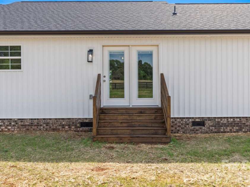 725 Alf Hoover Road, Lincolnton, NC 28092.  MLS# CAR4388411, YatesRealty ID 27833. 