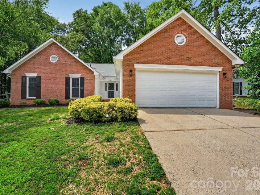 1545 Bear Mountain Road, Charlotte, NC 28214.  MLS# CAR4387741, YatesRealty ID 27834. 