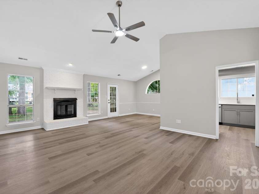 1545 Bear Mountain Road, Charlotte, NC 28214.  MLS# CAR4387741, YatesRealty ID 27834. 
