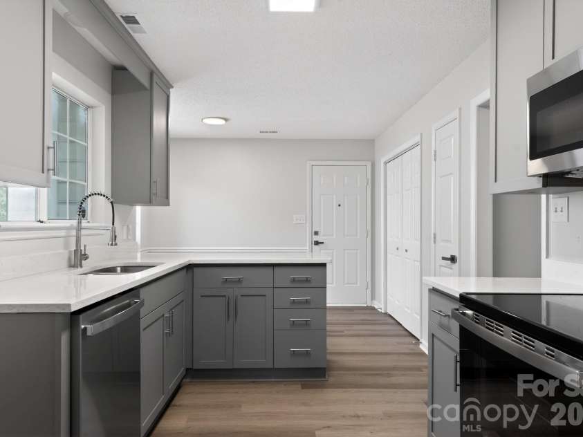 1545 Bear Mountain Road, Charlotte, NC 28214.  MLS# CAR4387741, YatesRealty ID 27834. 
