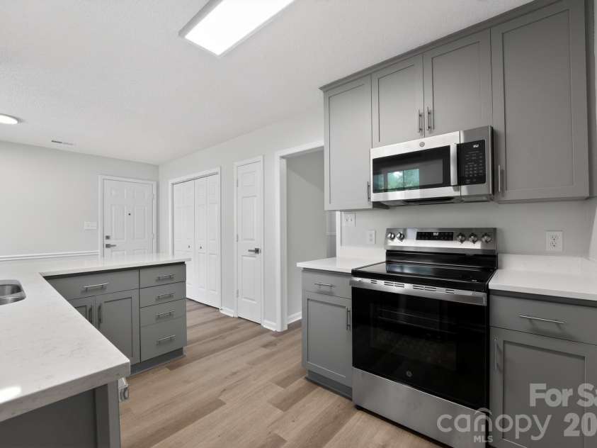 1545 Bear Mountain Road, Charlotte, NC 28214.  MLS# CAR4387741, YatesRealty ID 27834. 