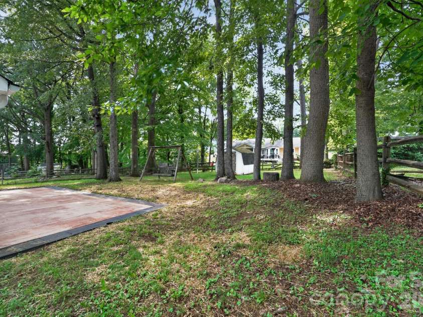 1545 Bear Mountain Road, Charlotte, NC 28214.  MLS# CAR4387741, YatesRealty ID 27834. 