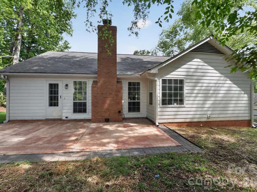 1545 Bear Mountain Road, Charlotte, NC 28214.  MLS# CAR4387741, YatesRealty ID 27834. 