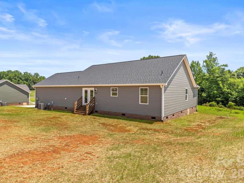 697 Alf Hoover Road, Lincolnton, NC 28092.  MLS# CAR4388427, YatesRealty ID 27835. 