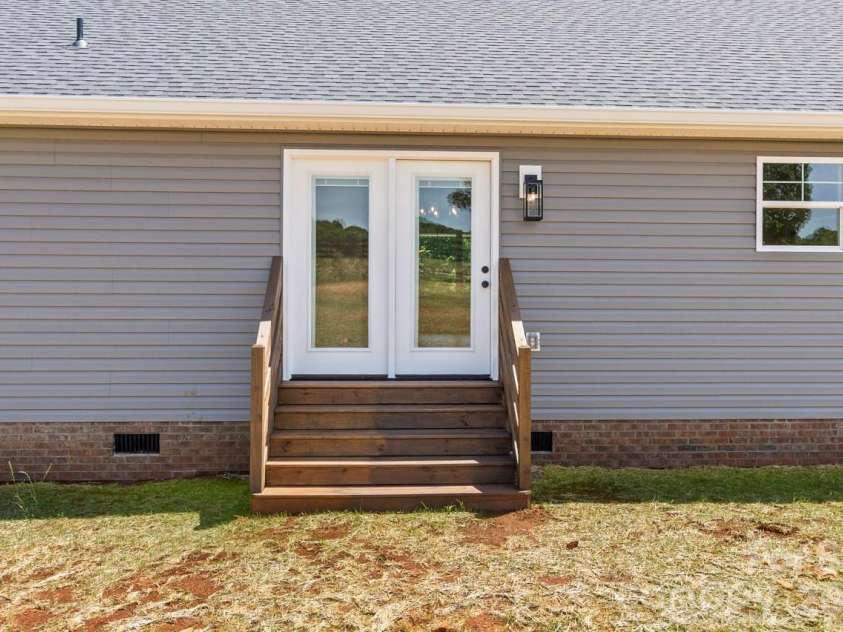 697 Alf Hoover Road, Lincolnton, NC 28092.  MLS# CAR4388427, YatesRealty ID 27835. 