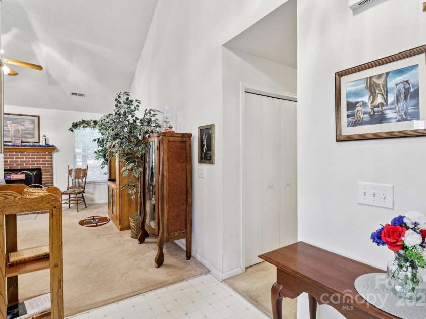 11100 Scrimshaw Lane, Charlotte, NC 28215.  MLS# CAR4278161, YatesRealty ID 27836. 