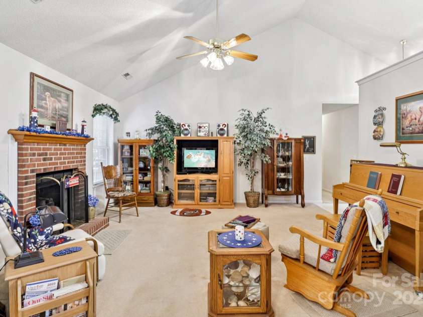 11100 Scrimshaw Lane, Charlotte, NC 28215.  MLS# CAR4278161, YatesRealty ID 27836. 